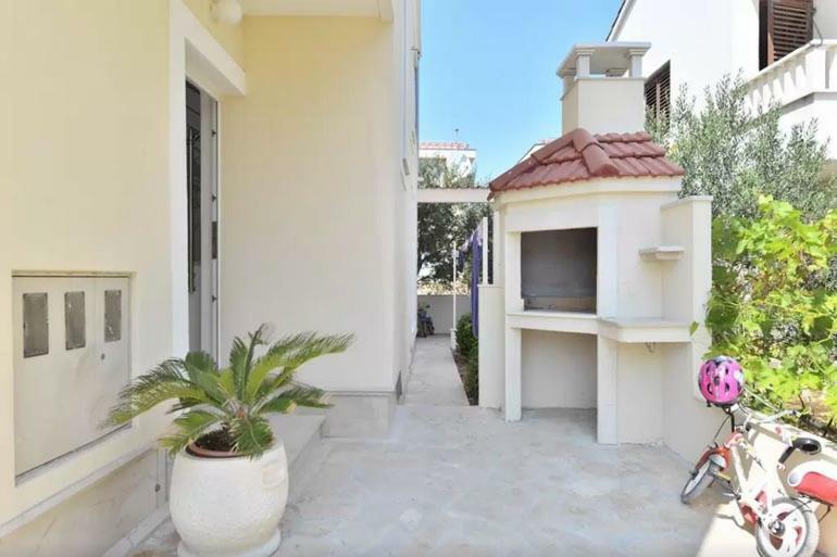 Apartment Vucica Sevid Exterior photo